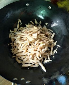下莲藕炒匀