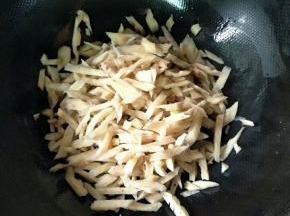 下莲藕炒匀
