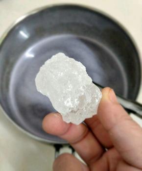 再加入个人口味的冰糖，