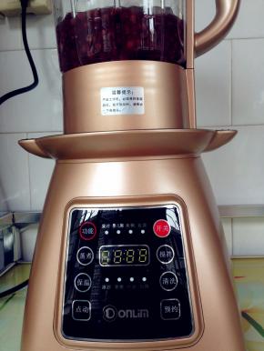 选择搅拌功能，将红豆打成蓉即可