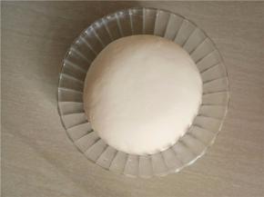 面团发酵至2.5倍大。