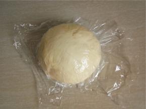 盖上保鲜膜室温发酵30分钟