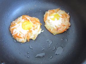 不用翻面，小火慢煎至金黄即可