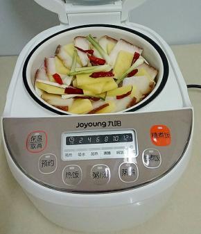 放入电饭煲中