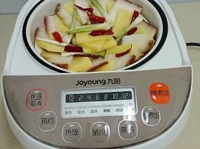 放入电饭煲中