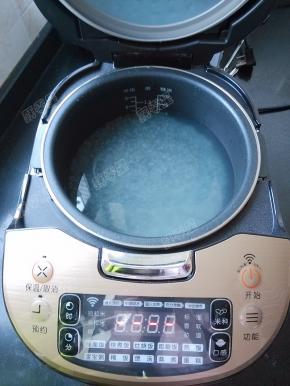 电饭煲接通电源