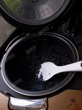 程序结束之后，盛出加一点糖就可以吃啦