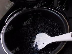 程序结束之后，盛出加一点糖就可以吃啦