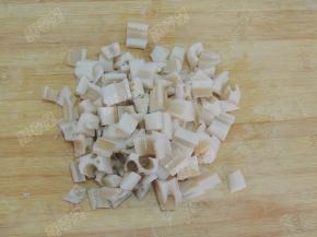 莲藕去皮切丁