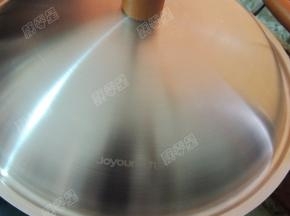 转中小火，盖上锅盖焖煮至熟