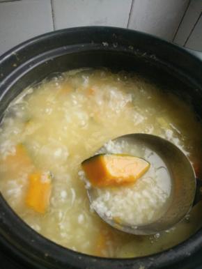 二米粥煮的黄黄的