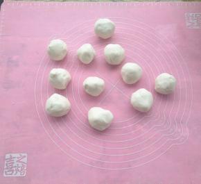 分成小份，搓圆。