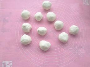 分成小份，搓圆。