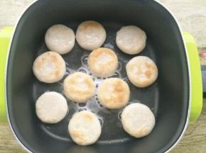 小火煎至两面金黄