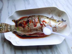 加入食用盐(盐量可以根据个人口味增减)