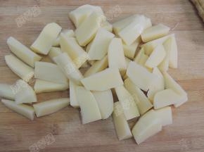 土豆去皮切成块状