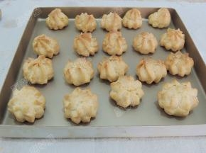 烤至表面黄褐色就可以出炉了