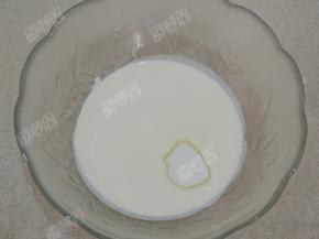 200ML淡奶油加入20G细砂糖
