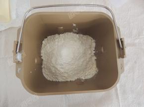 加入300g高筋面粉