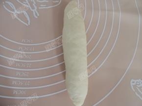 卷起来，封口处捏紧