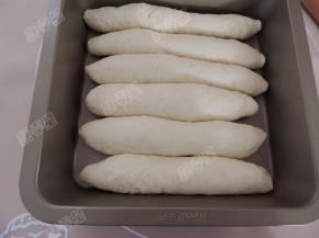 卷起来，封口处捏紧