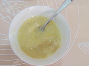 香蕉去皮打成香蕉泥