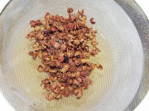 过滤出花椒油备用