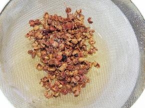 过滤出花椒油备用