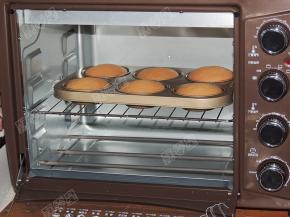 表面上色后取出，摆开晾凉即可