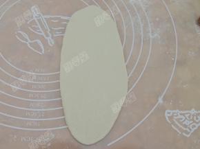 取一团面，擀开