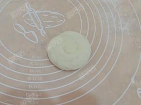 再次卷起，摁扁