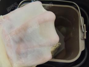 再次启动揉面程序，面团可以拉出完美的手套膜