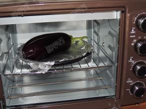 烤箱200度预热后，把烤盘放进烤箱