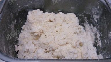 用筷子搅拌成絮状