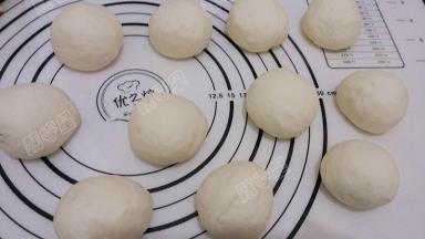 每个剂子都揉圆