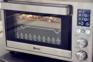 烤箱预热170度，烤15分钟。