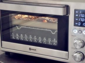 烤箱预热170度，烤15分钟。