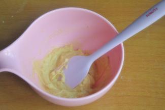 加入杏仁粉混合均匀，杏仁奶油馅就做好了。