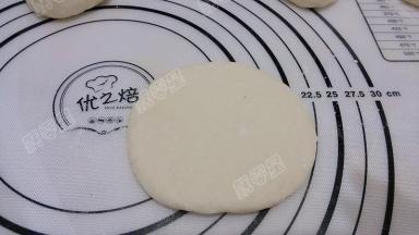 然后擀成圆片