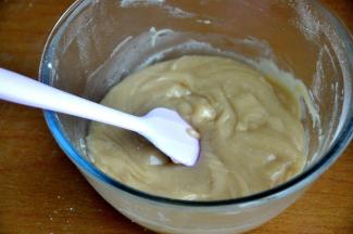 搅拌均匀，盖上保鲜膜静置30分钟。