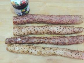 准备蓝莓酱和洗干净的铁棍山药