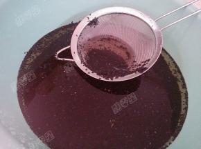 黑芝麻清洗干净之后沥干水分