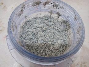 然后再次分次放入干磨杯，将混合之后的粉在磨一下