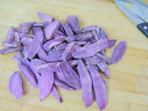 紫薯去皮切片