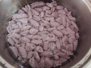 煮好的米筛爬过一遍冷水