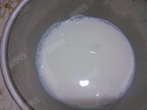 加入糖粉和炼乳