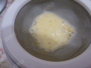 过筛得到蛋挞水