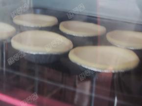 入烤箱上下火200度烤20分钟后转170度烤5分钟