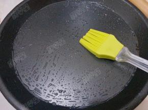 披萨盘刷薄油