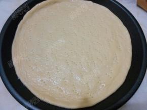 饼坯用叉子扎些小洞